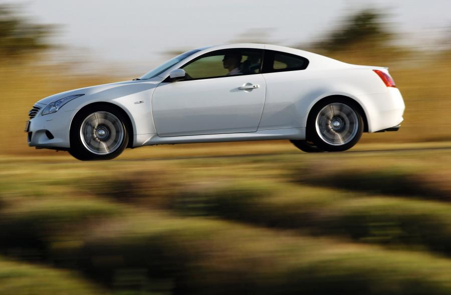  Infiniti G37 Coupe 2009 года  (фото 18 из 51)
